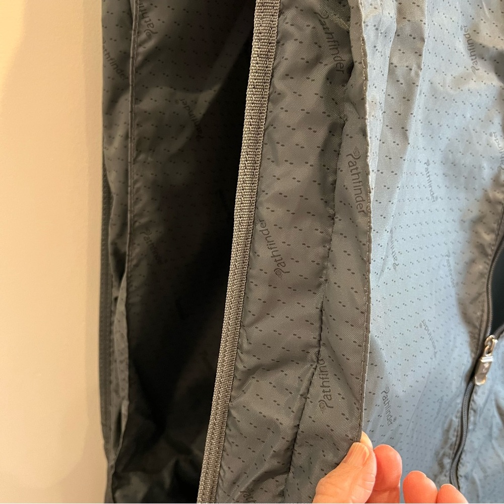Two Pathfinder‎ fold up nylon travel garment bags - Picture 4 of 6